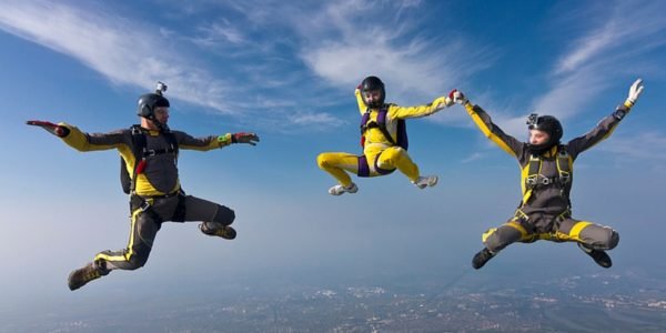 sport jumpers skydiving