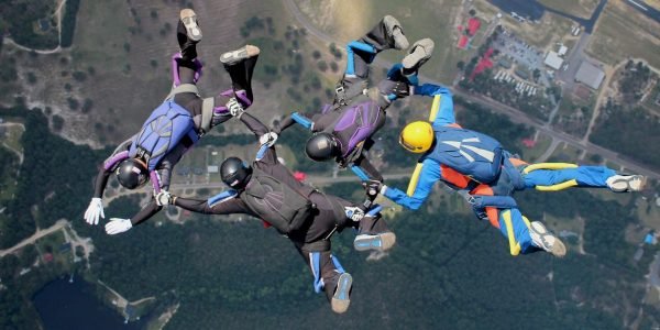 4-way formation skydiving team