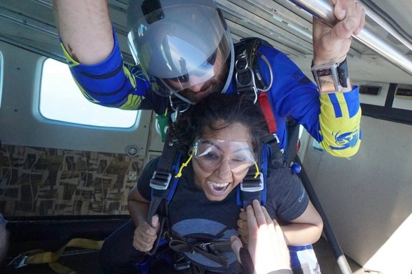 women experiences how long from runway to skydiving exit