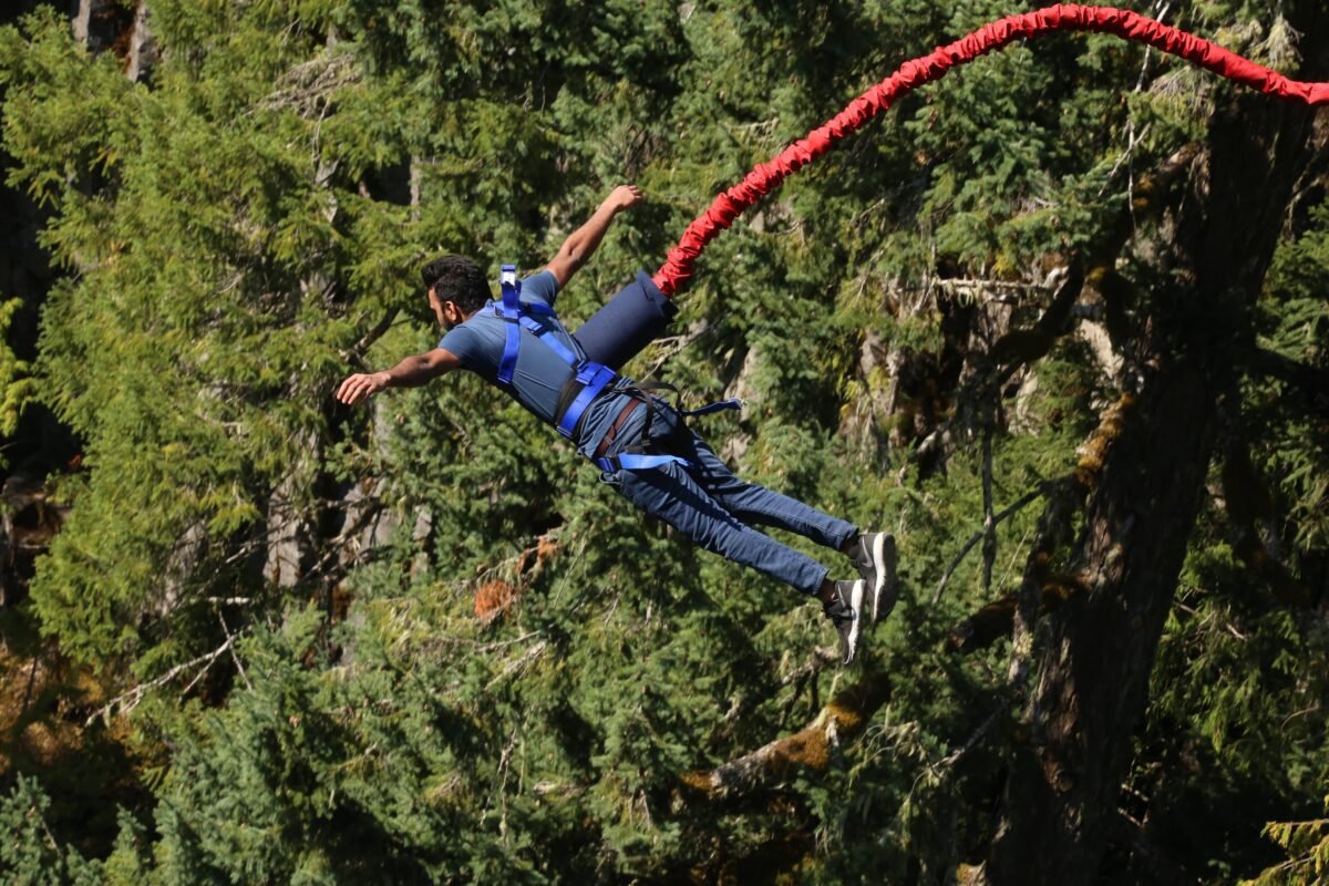 Skydiving vs. Bungee Jumping